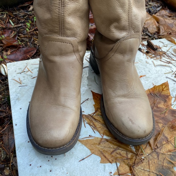 Brown leather boots - Picture 4 of 11